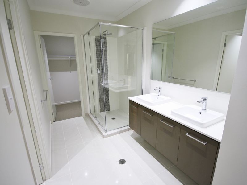 4 Peak Lane, Yarrabilba QLD 4207