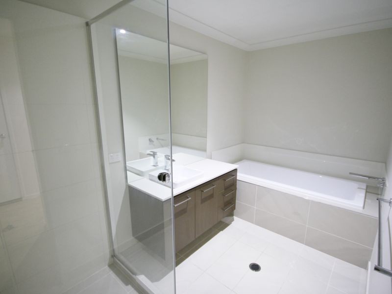 4 Peak Lane, Yarrabilba QLD 4207