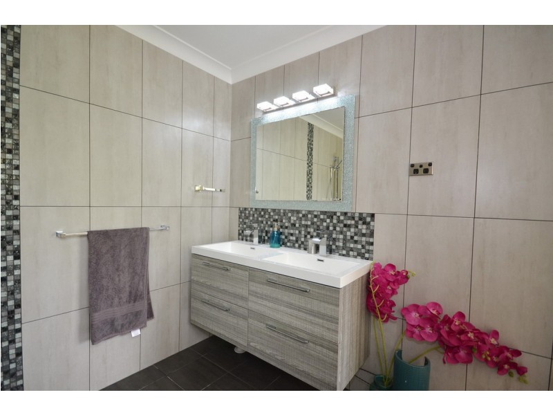 53 White Place, Kooralbyn QLD 4285