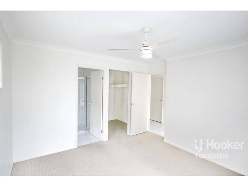 8 Aspect Place, Pacific Pines QLD 4211