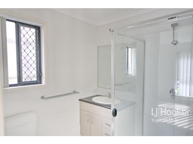 8 Aspect Place, Pacific Pines QLD 4211