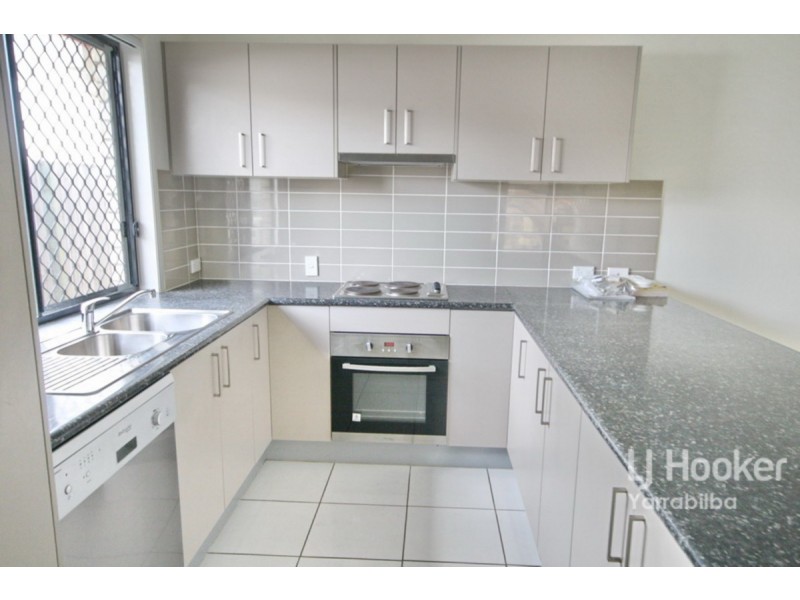 8 Aspect Place, Pacific Pines QLD 4211