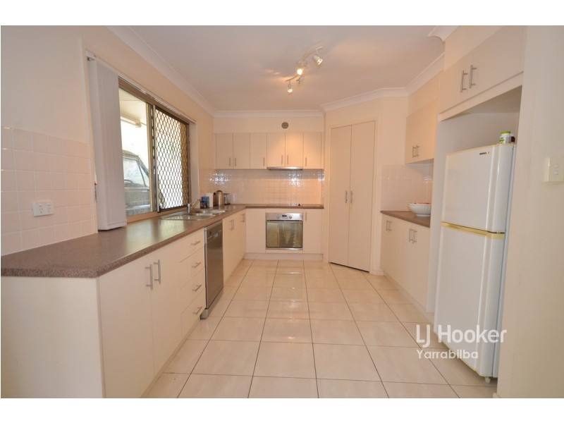 16 Smales Close, Kooralbyn QLD 4285