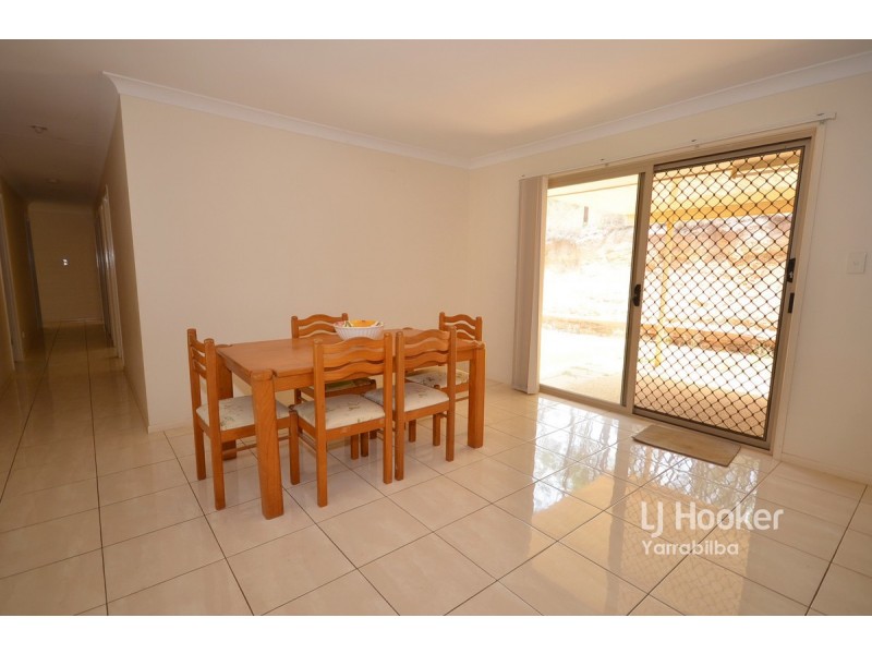 16 Smales Close, Kooralbyn QLD 4285