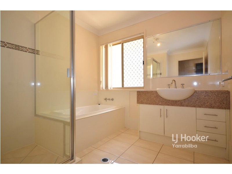 16 Smales Close, Kooralbyn QLD 4285