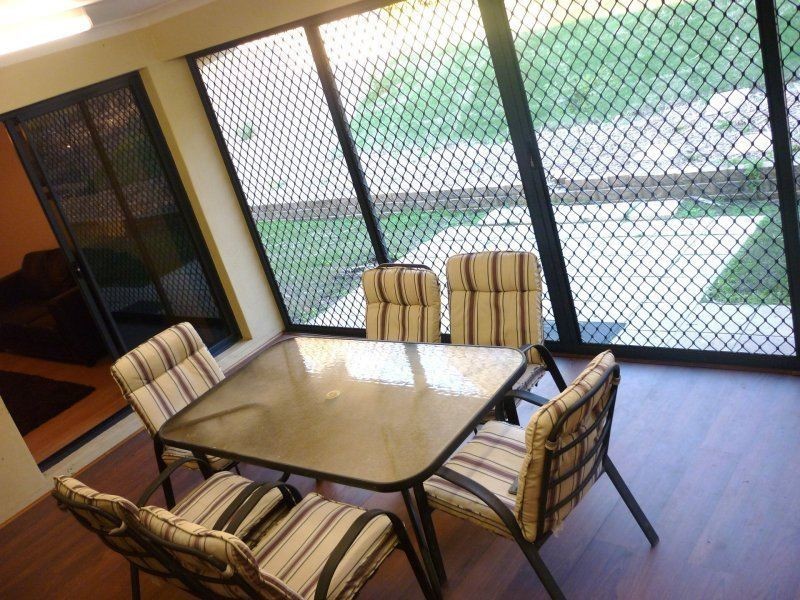 30 Smales Close, Kooralbyn QLD 4285
