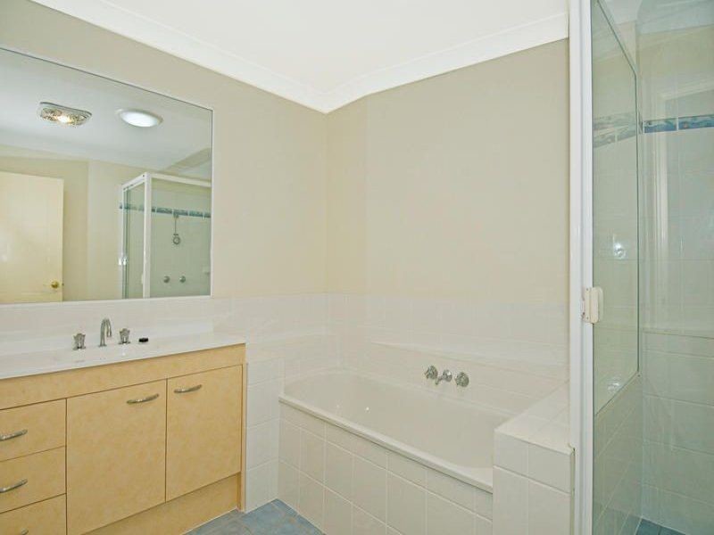 30 Smales Close, Kooralbyn QLD 4285