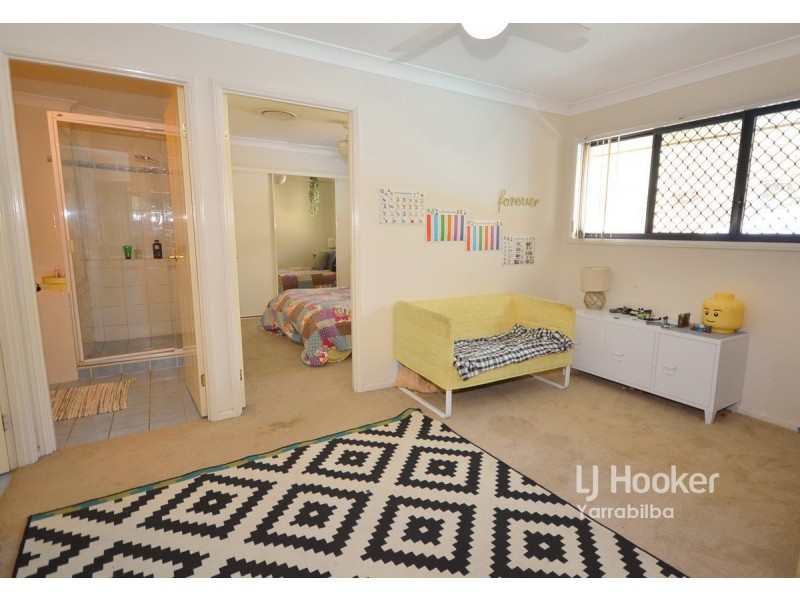 30 Smales Close, Kooralbyn QLD 4285