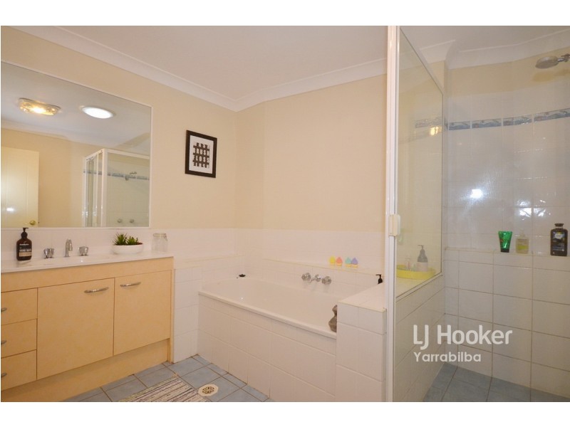 30 Smales Close, Kooralbyn QLD 4285