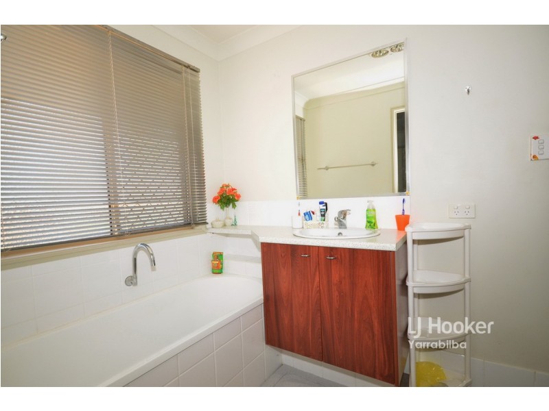 15 Charles Close, Kooralbyn QLD 4285