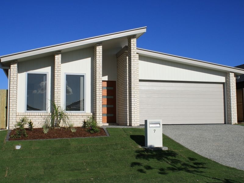 8 Cobblestone Avenue, Logan Reserve QLD 4133