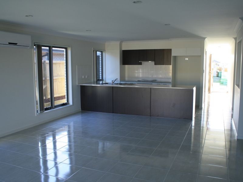 8 Cobblestone Avenue, Logan Reserve QLD 4133