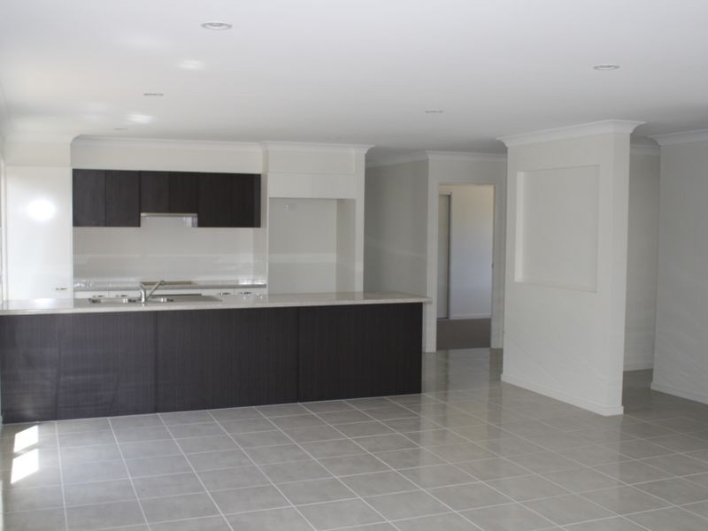 8 Cobblestone Avenue, Logan Reserve QLD 4133