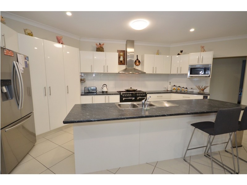 15 Paxton Court, Gleneagle QLD 4285