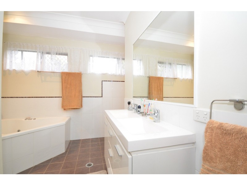 15 Paxton Court, Gleneagle QLD 4285