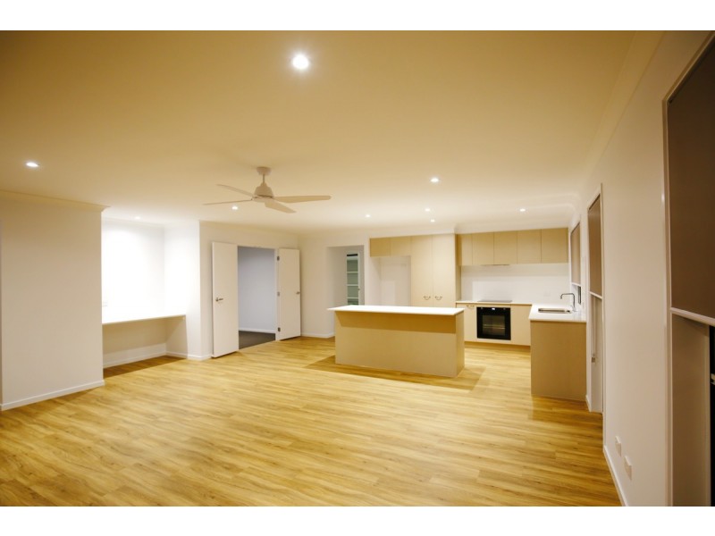 12 Village Court, Logan Village QLD 4207