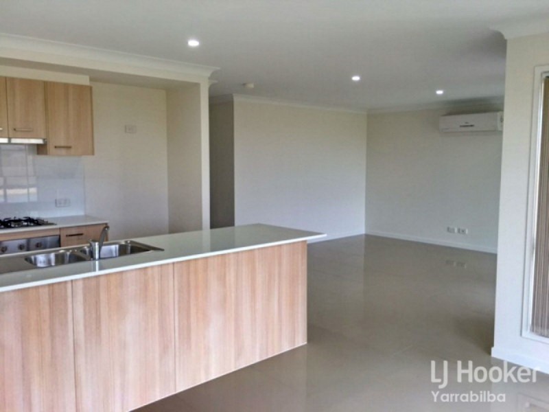 8 Mia Street, Wyreema QLD 4352