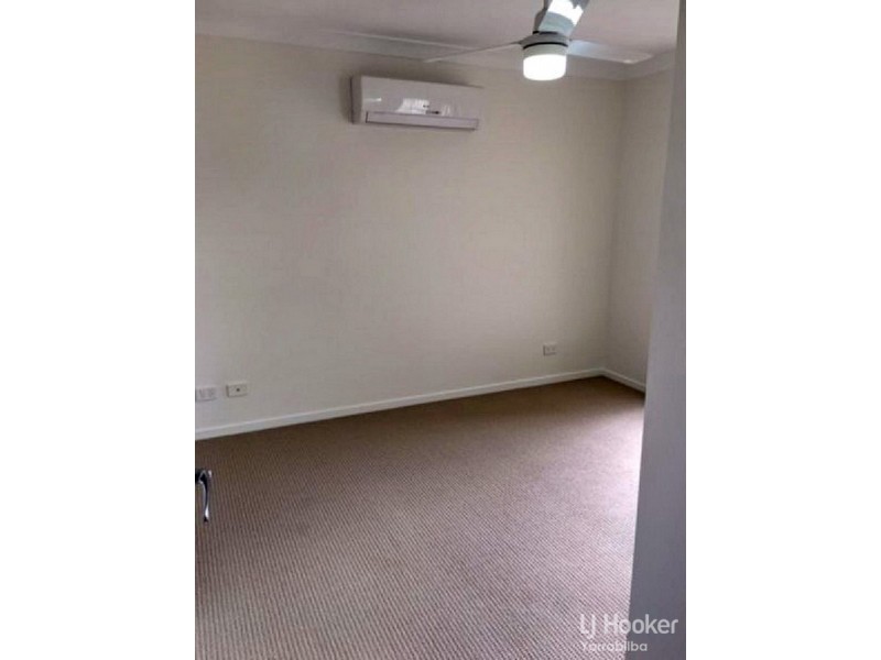 8 Mia Street, Wyreema QLD 4352