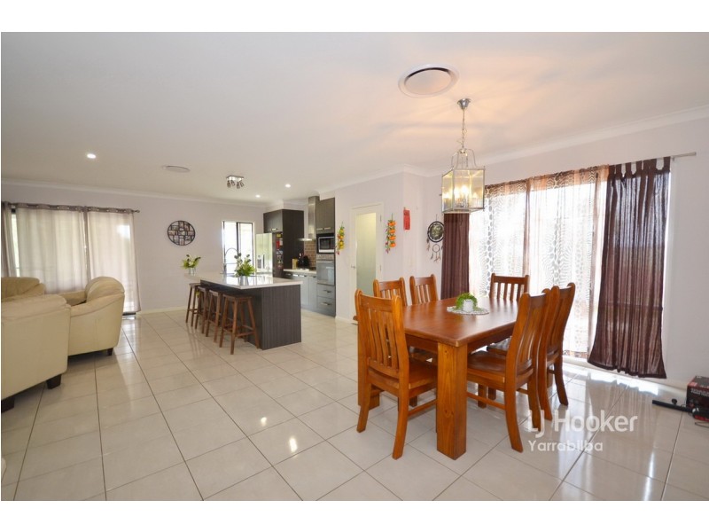 32-34 White Place, Kooralbyn QLD 4285