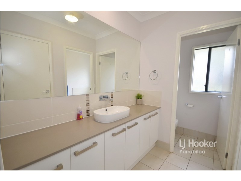 32-34 White Place, Kooralbyn QLD 4285