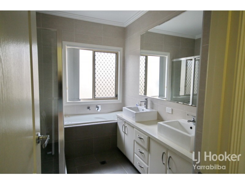 38 Maryland Drive, Regents Park QLD 4118