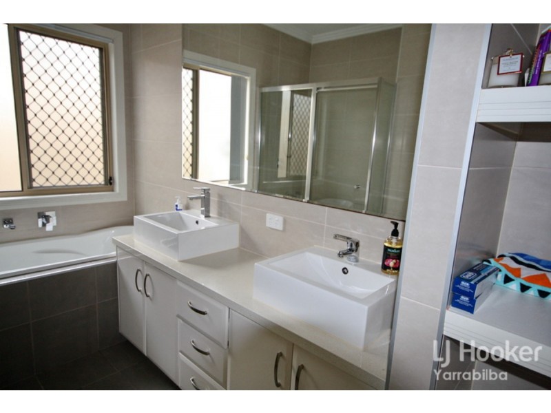 38 Maryland Drive, Regents Park QLD 4118