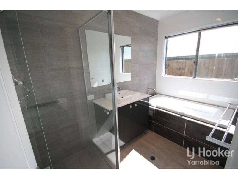 8 Carpenter Street, Yarrabilba QLD 4207