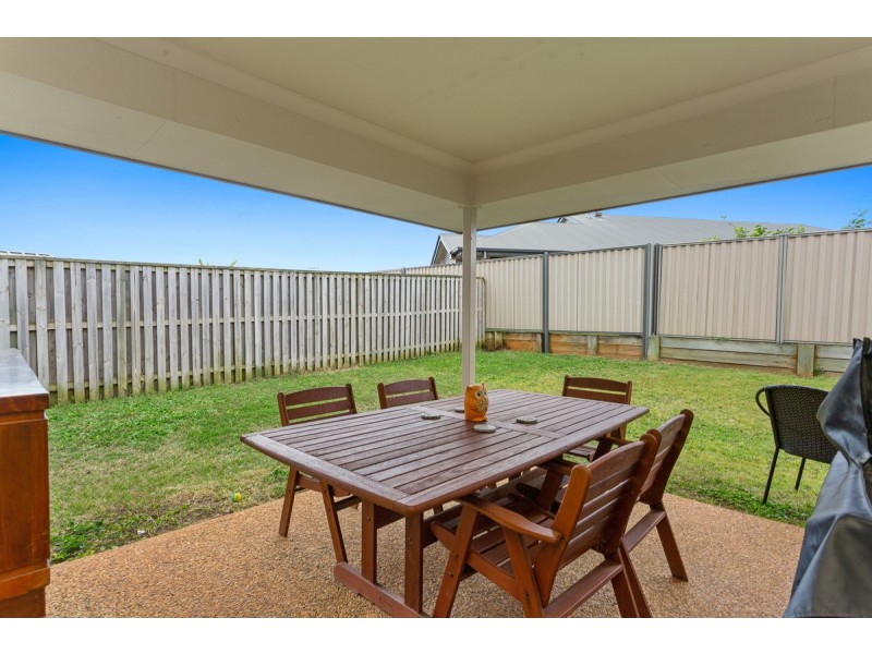 23 Bankswood Drive, Redland Bay QLD 4165