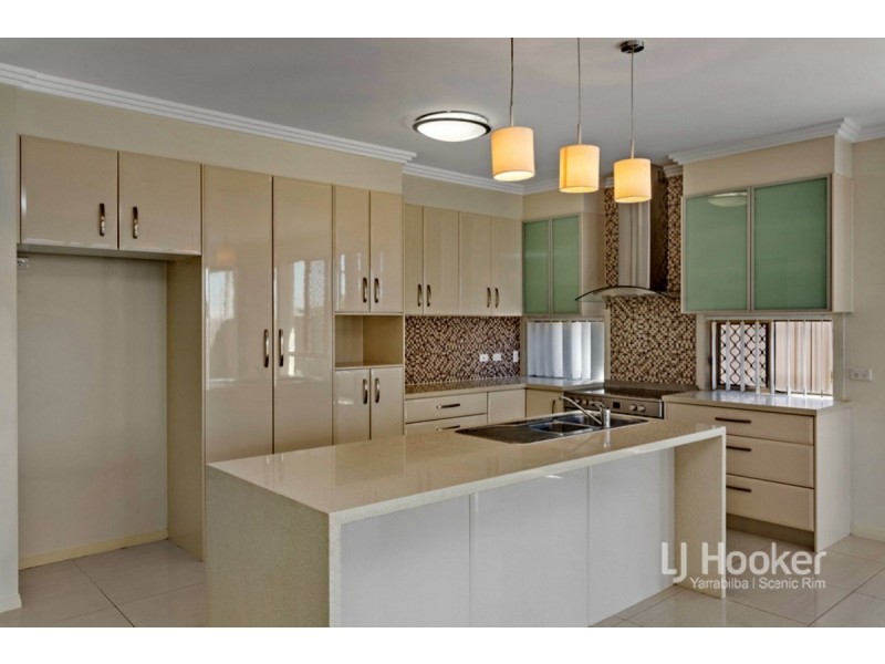 38 Maryland Drive, Regents Park QLD 4118