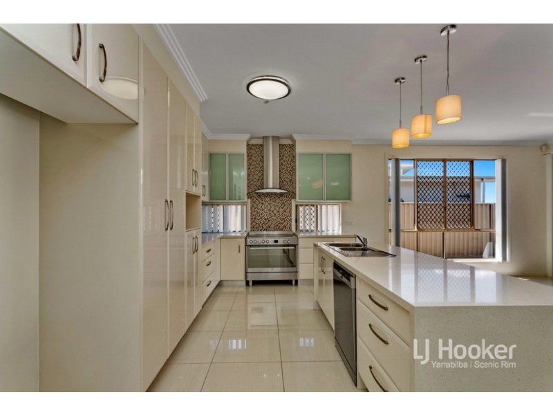 38 Maryland Drive, Regents Park QLD 4118