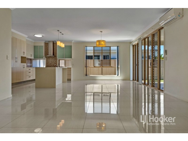 38 Maryland Drive, Regents Park QLD 4118