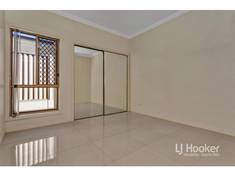 38 Maryland Drive, Regents Park QLD 4118