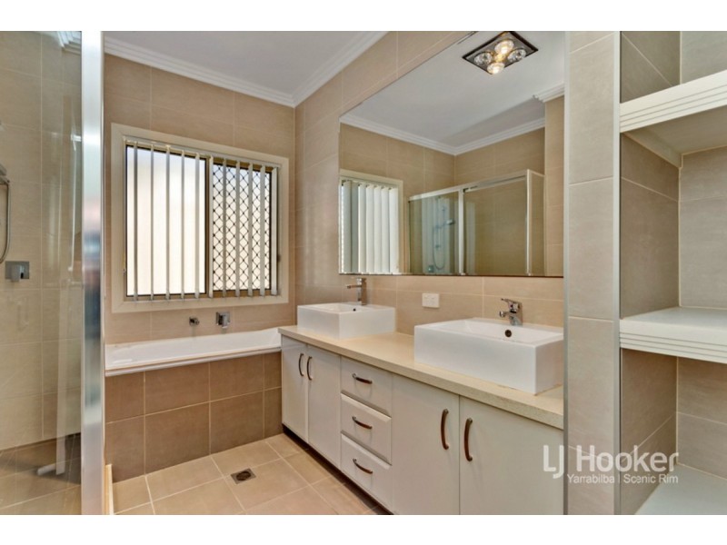 38 Maryland Drive, Regents Park QLD 4118