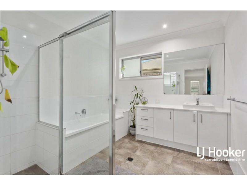 6 Tomaree Place, Waterford QLD 4133