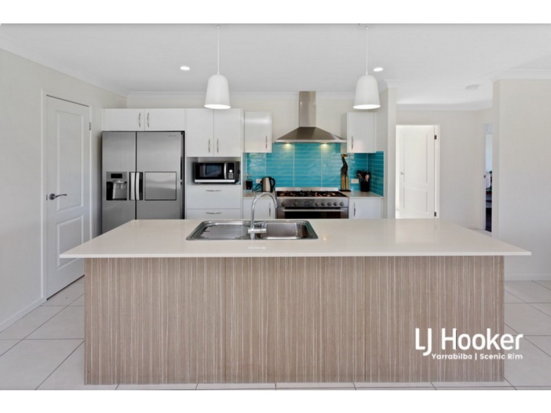 37 Burnett Drive, Holmview QLD 4207