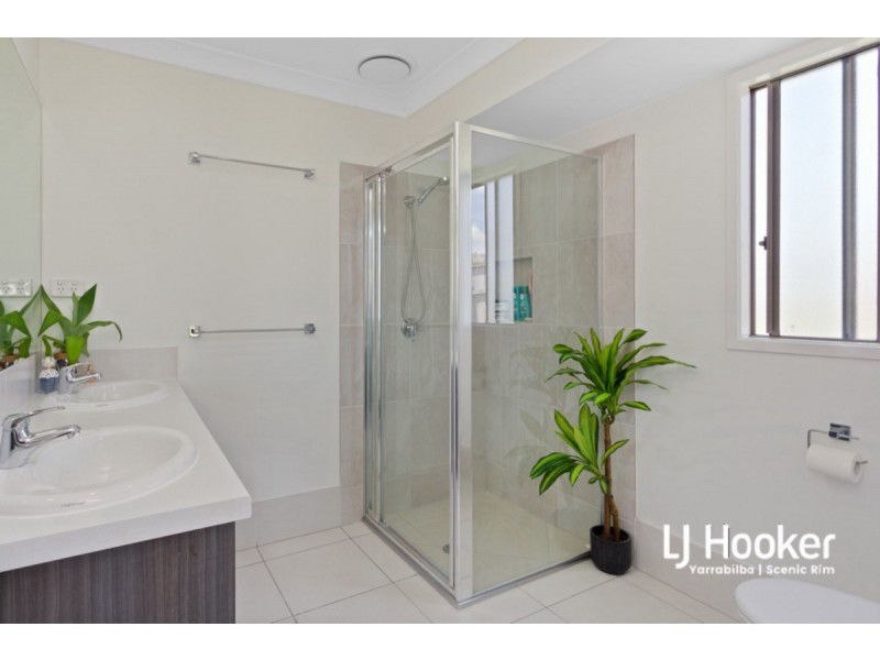 37 Burnett Drive, Holmview QLD 4207