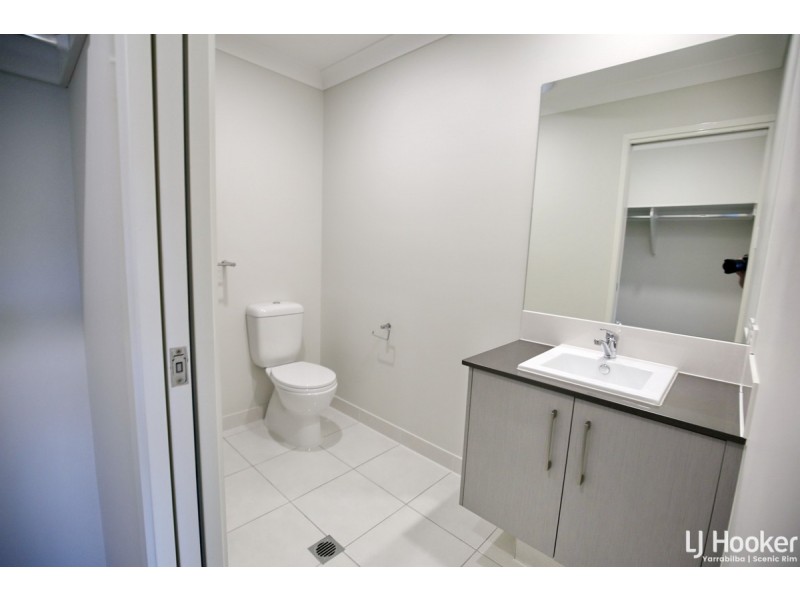 8/8 Highlands Street, Yarrabilba QLD 4207