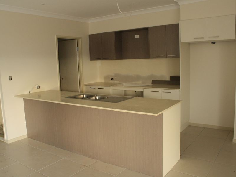 18 Summerview Avenue, Alberton QLD 4207