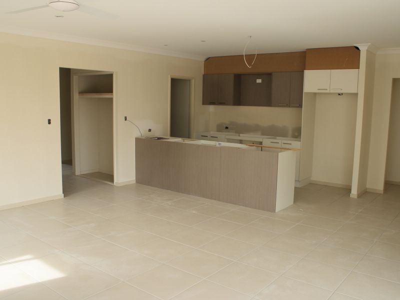 18 Summerview Avenue, Alberton QLD 4207