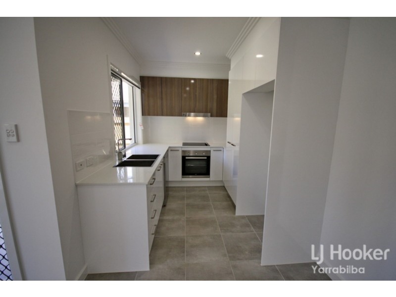 2/13 Chandon Court, Hillcrest QLD 4118