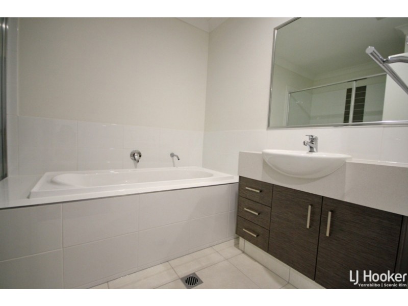 1/9 Daniels Lane, Yarrabilba QLD 4207
