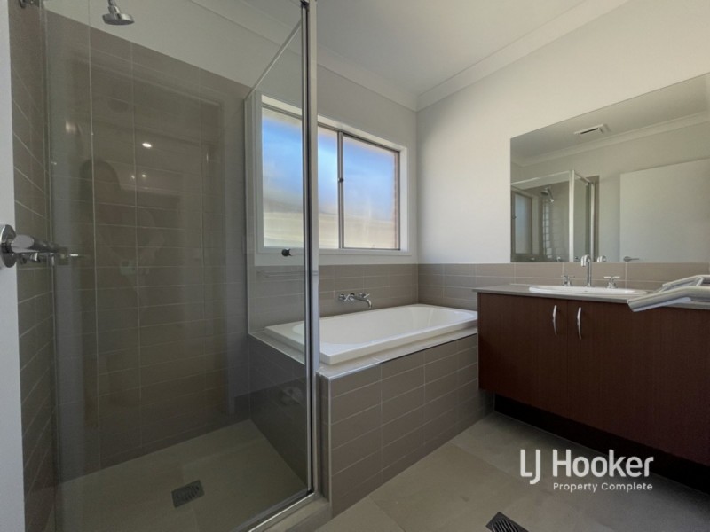 32 Snowdonia Crescent, Yarrabilba QLD 4207