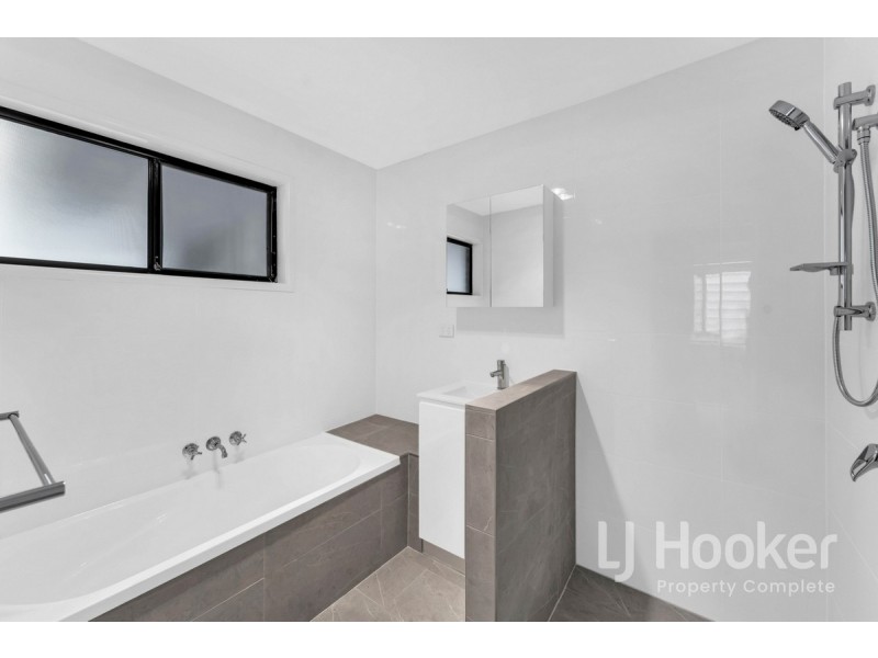 9 Grecian Street, Regents Park QLD 4118
