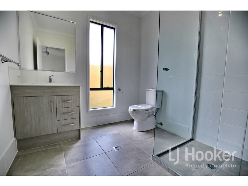 8 Village Court, Logan Village QLD 4207