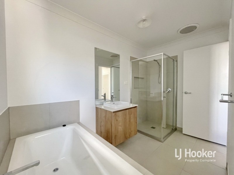 5 Moreton Crescent, Yarrabilba QLD 4207