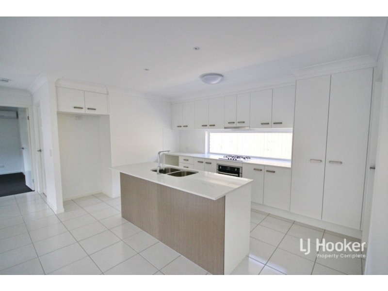 5 Pinehill Street, Yarrabilba QLD 4207