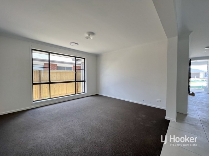 30 Snowdonia Crescent, Yarrabilba QLD 4207