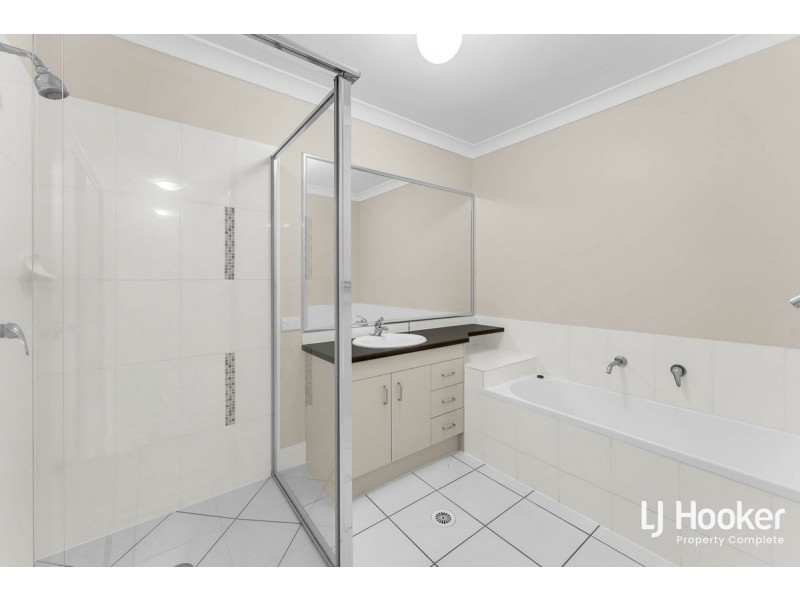 11 Kenross Close, Gleneagle QLD 4285