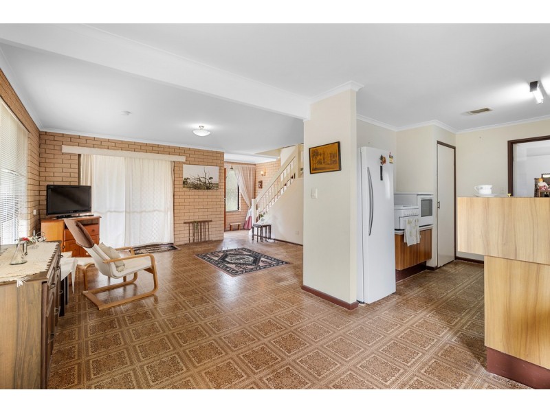 1 Sandra Court, Redland Bay QLD 4165