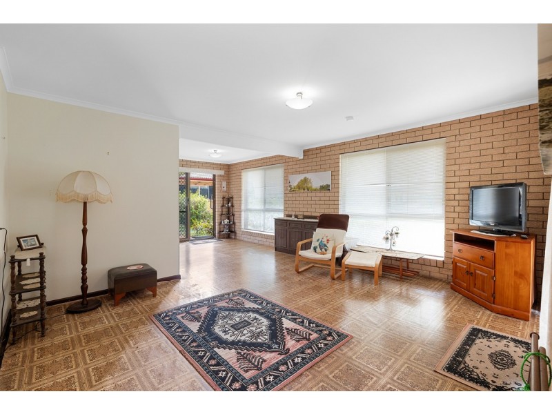 1 Sandra Court, Redland Bay QLD 4165